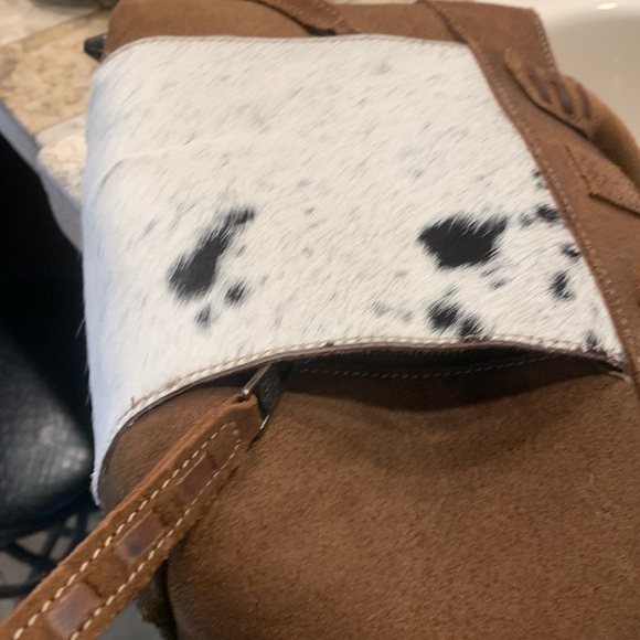STS Ranchwear Women's Cowhide Saddle Tramp tote (3). Tags are not included - Picture 6 of 6